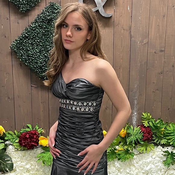 Jodi Kristopher evening gown - Picture 3 of 6